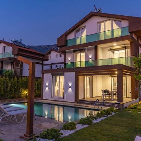 Bella- 4 Bedroom Holiday Villa In Oludeniz フェティエ エクステリア 写真