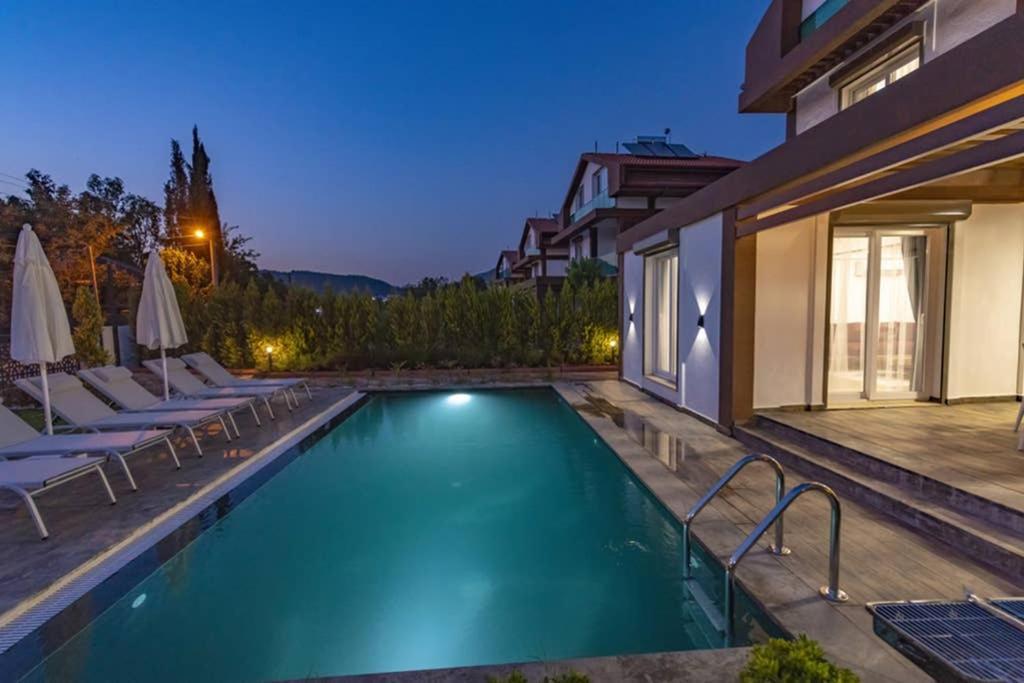 Bella- 4 Bedroom Holiday Villa In Oludeniz フェティエ エクステリア 写真
