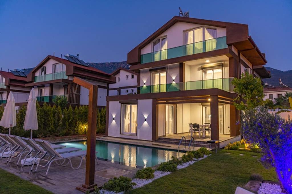 Bella- 4 Bedroom Holiday Villa In Oludeniz フェティエ エクステリア 写真