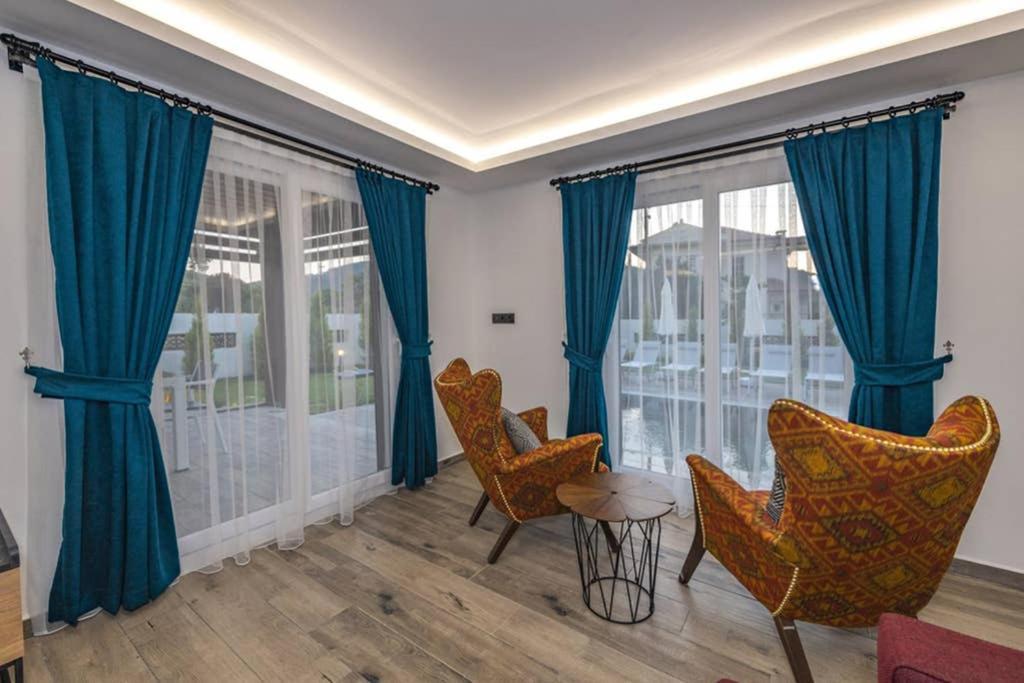 Bella- 4 Bedroom Holiday Villa In Oludeniz フェティエ エクステリア 写真