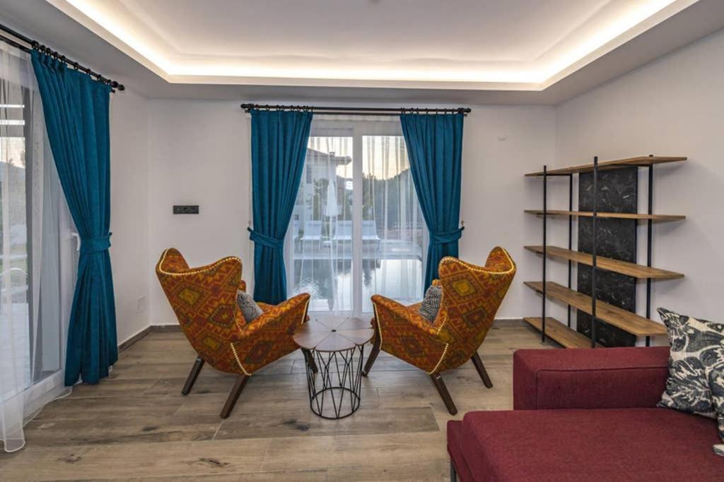 Bella- 4 Bedroom Holiday Villa In Oludeniz フェティエ エクステリア 写真