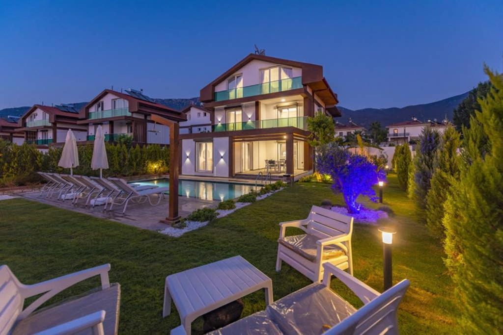 Bella- 4 Bedroom Holiday Villa In Oludeniz フェティエ エクステリア 写真