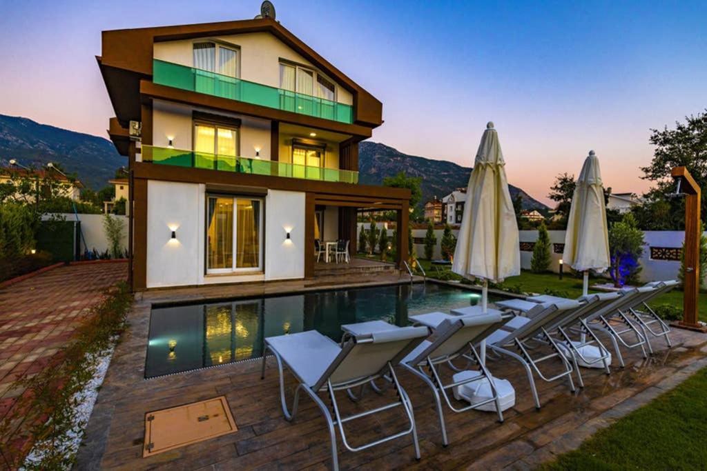 Bella- 4 Bedroom Holiday Villa In Oludeniz フェティエ エクステリア 写真