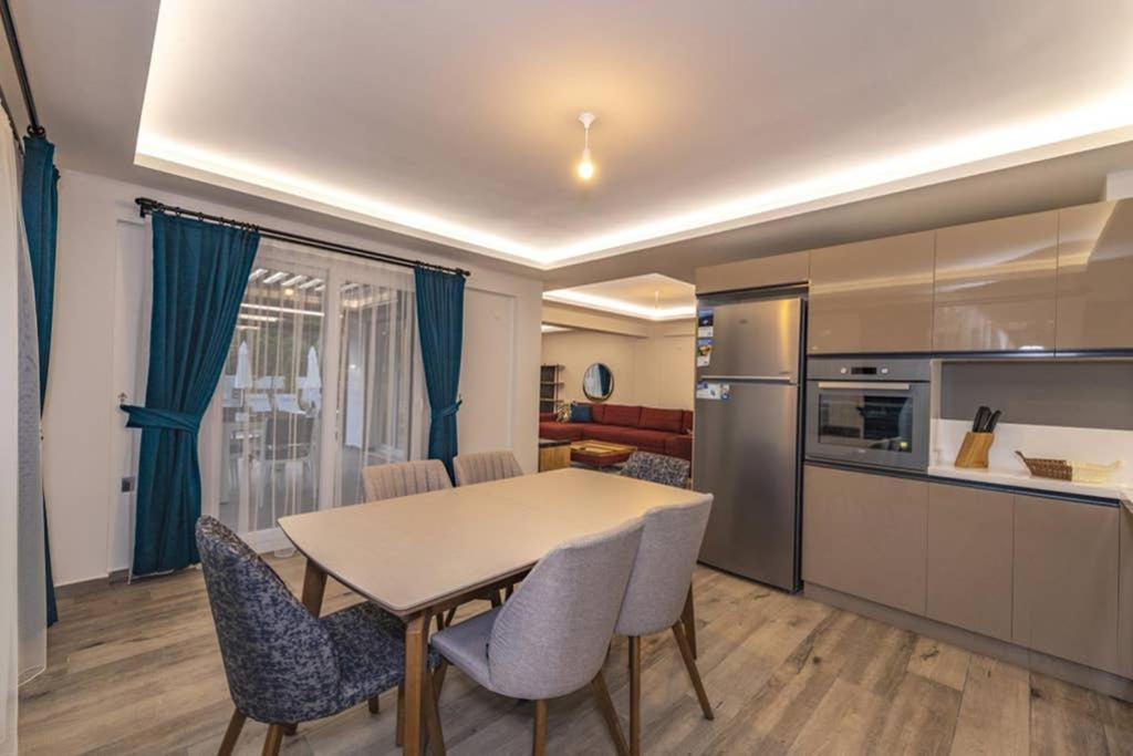 Bella- 4 Bedroom Holiday Villa In Oludeniz フェティエ エクステリア 写真