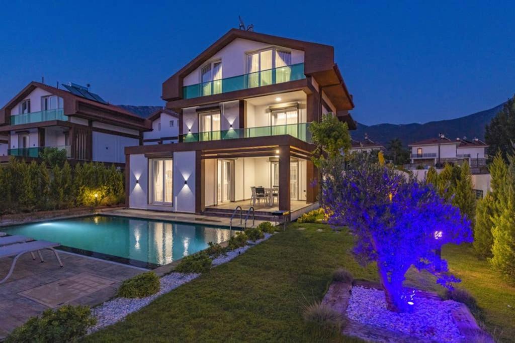 Bella- 4 Bedroom Holiday Villa In Oludeniz フェティエ エクステリア 写真