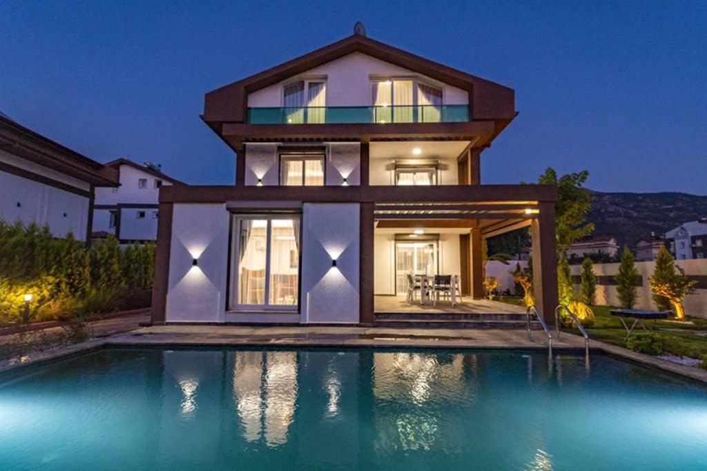 Bella- 4 Bedroom Holiday Villa In Oludeniz フェティエ エクステリア 写真