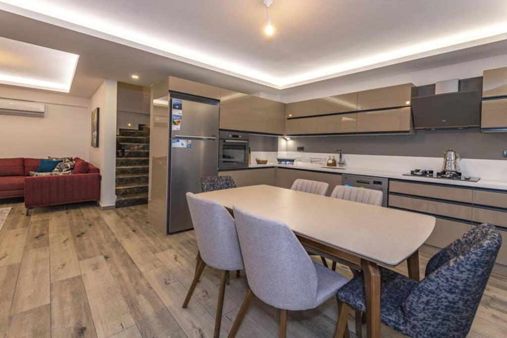 Bella- 4 Bedroom Holiday Villa In Oludeniz フェティエ エクステリア 写真