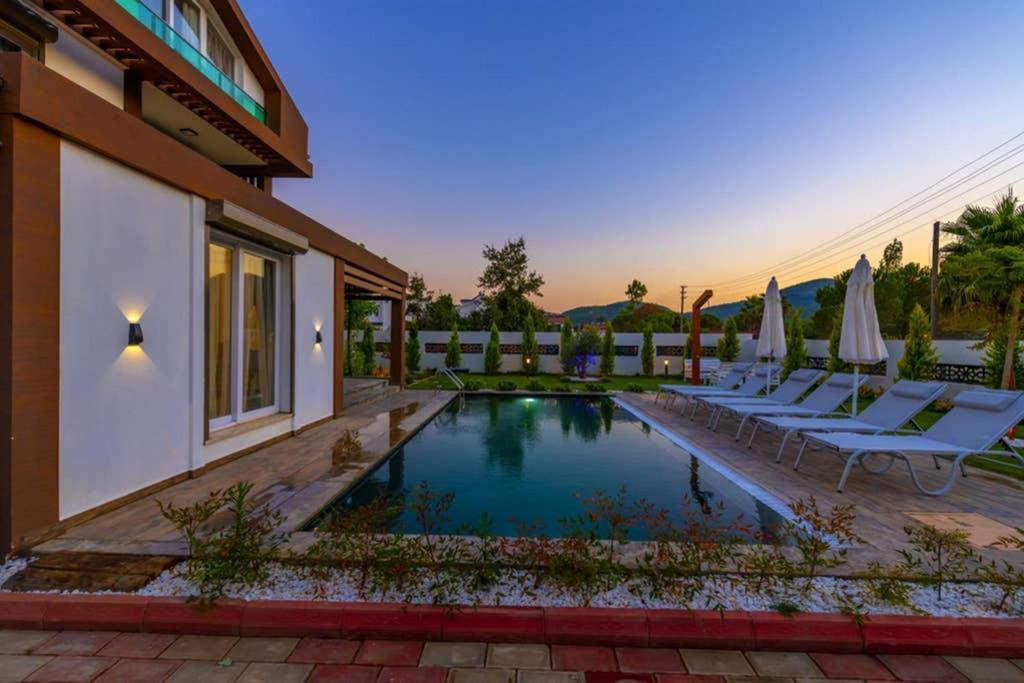 Bella- 4 Bedroom Holiday Villa In Oludeniz フェティエ エクステリア 写真