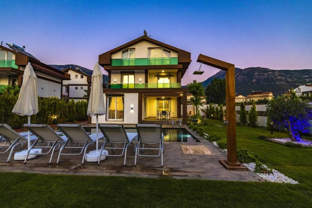 Bella- 4 Bedroom Holiday Villa In Oludeniz フェティエ エクステリア 写真